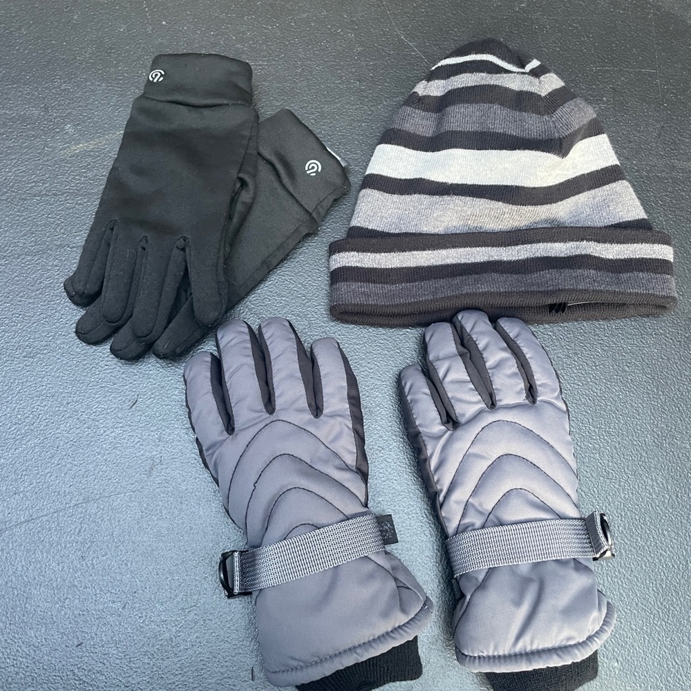 H&M Knit Cap All in Motion Water Resistant Gloves Champion Gloves Size 4…